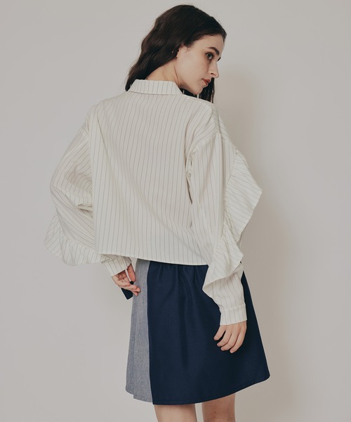REDYAZEL（レディアゼル）の「フリルラインストライプブラウス（シャツ/ブラウス・レディース・ブラック系その他/ホワイト/ホワイト系その他/ベージュ系その他/ネイビー/ピンク・FREE）」の16枚目の写真