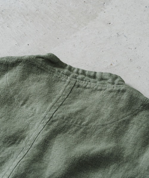 quadro（クオドロ）の「フレンチリネンブラッシュツイルカバーオール（カバーオール・メンズ・グリーン/ブラック・MEDIUM）」の8枚目の写真