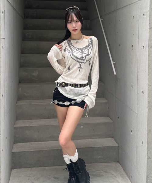 ZIPPER CLUB(ZIPPER CLUB ジッパークラブ)の「skull studs short pants(デニムパンツ・レディース・ブラック・SMALL/MEDIUM/LARGE)」の4枚目の写真