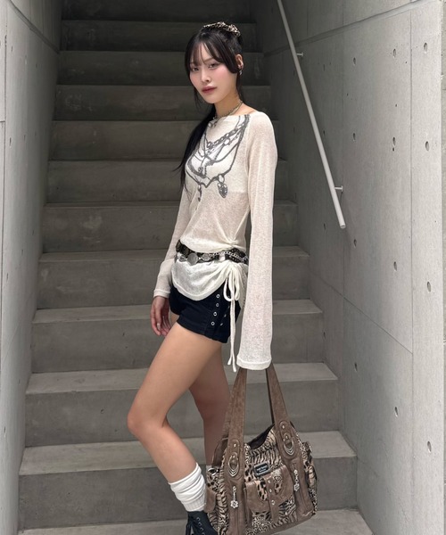 ZIPPER CLUB(ZIPPER CLUB ジッパークラブ)の「skull studs short pants(デニムパンツ・レディース・ブラック・SMALL/MEDIUM/LARGE)」の5枚目の写真