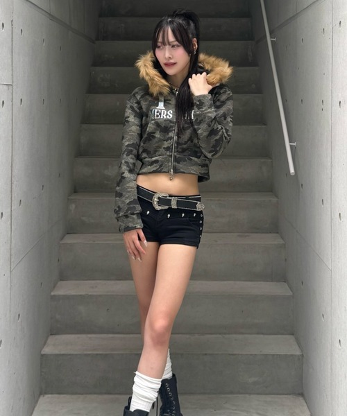 ZIPPER CLUB(ZIPPER CLUB ジッパークラブ)の「skull studs short pants(デニムパンツ・レディース・ブラック・SMALL/MEDIUM/LARGE)」の7枚目の写真