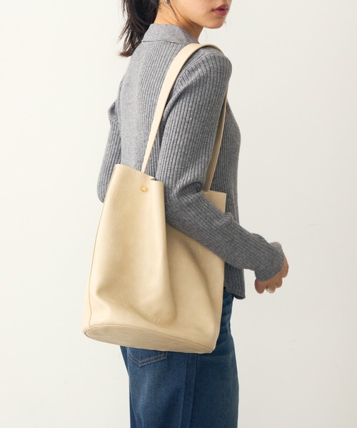 attiree(アティレー)の「【ポーチ付き】バケツバッグ(ショルダーバッグ・レディース・ブラウン/ブラック/アイボリー・FREE)」の2枚目の写真
