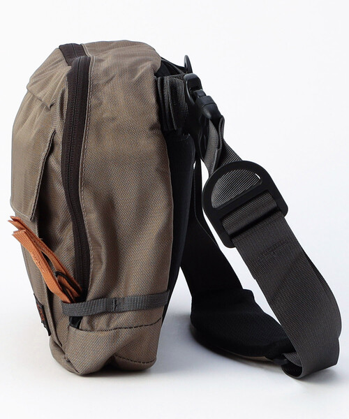 MYSTERY RANCH（ミステリーランチ）の「MYSTERY RANCH/ミステリーランチ DISTRICT 8（ショルダーバッグ・メンズ・ブラック/ベージュ・ONE SIZE）」の11枚目の写真