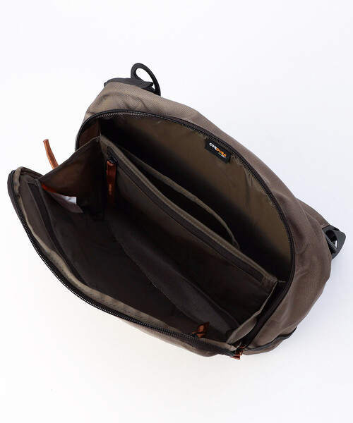 MYSTERY RANCH（ミステリーランチ）の「MYSTERY RANCH/ミステリーランチ DISTRICT 8（ショルダーバッグ・メンズ・ブラック/ベージュ・ONE SIZE）」の8枚目の写真