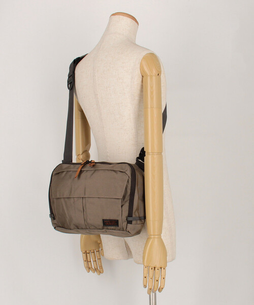 MYSTERY RANCH（ミステリーランチ）の「MYSTERY RANCH/ミステリーランチ DISTRICT 8（ショルダーバッグ・メンズ・ブラック/ベージュ・ONE SIZE）」の10枚目の写真