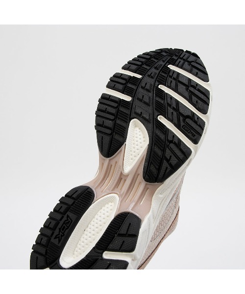 Reebok（リーボック）の「プレミア トリニティ KFS / PREMIER TRINITY KFS（スニーカー・レディース・コーラルピンク・24.5cm/23.5cm/23.0cm/22.5cm/22.0cm/25.5cm/25.0cm/24.0cm）」の4枚目の写真
