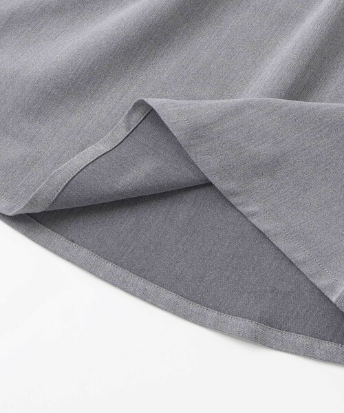 BeBe（ベベ）の「テレコ×ツイル切り替え長袖ワンピース（ワンピース・キッズ・ピンク/グレー・110cm/140cm/120cm/150cm/130cm）」の3枚目の写真