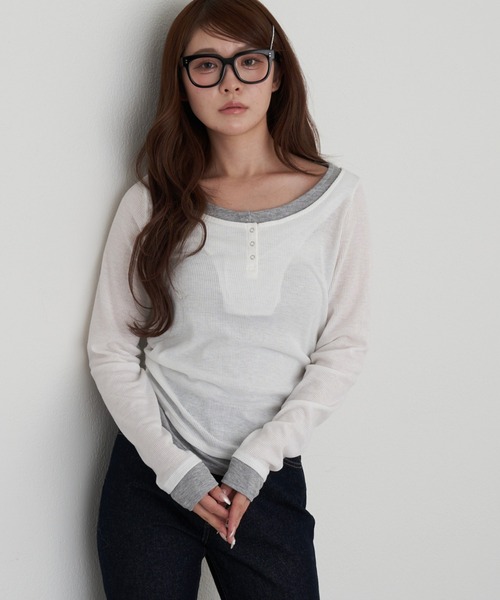 RAY CASSIN（レイカズン）の「UネックレイヤードヘンリーロンT（Tシャツ/カットソー・レディース・ベージュ/アイボリー/チャコールグレー・FREE）」の2枚目の写真
