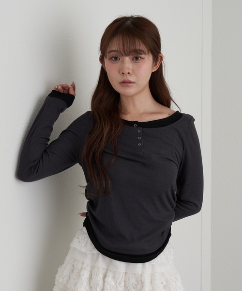 RAY CASSIN（レイカズン）の「UネックレイヤードヘンリーロンT（Tシャツ/カットソー・レディース・ベージュ/アイボリー/チャコールグレー・FREE）」の4枚目の写真