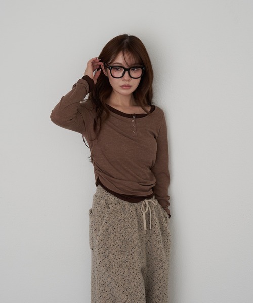 RAY CASSIN（レイカズン）の「UネックレイヤードヘンリーロンT（Tシャツ/カットソー・レディース・ベージュ/アイボリー/チャコールグレー・FREE）」の11枚目の写真