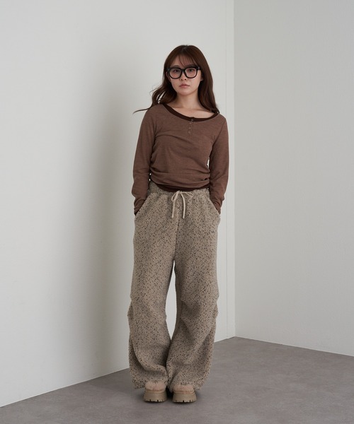 RAY CASSIN（レイカズン）の「UネックレイヤードヘンリーロンT（Tシャツ/カットソー・レディース・ベージュ/アイボリー/チャコールグレー・FREE）」の12枚目の写真