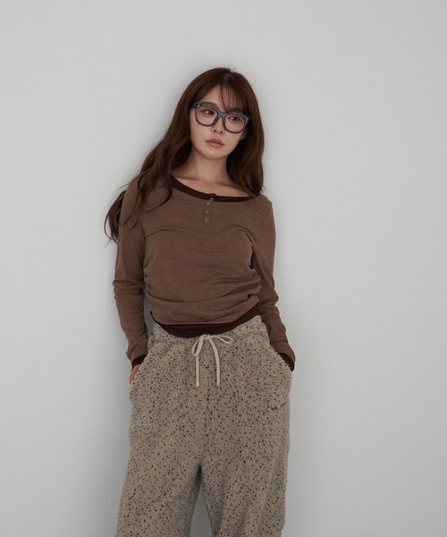 RAY CASSIN（レイカズン）の「UネックレイヤードヘンリーロンT（Tシャツ/カットソー・レディース・ベージュ/アイボリー/チャコールグレー・FREE）」の14枚目の写真