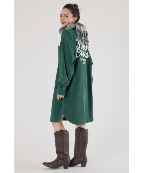 RODEO CROWNS WIDE BOWL（ロデオクラウンズワイドボウル）の「フード付きコーデュロイシャツワンピース（ワンピース・レディース・ブラック/パープル/ベージュ/グリーン・FREE）」の3枚目の写真