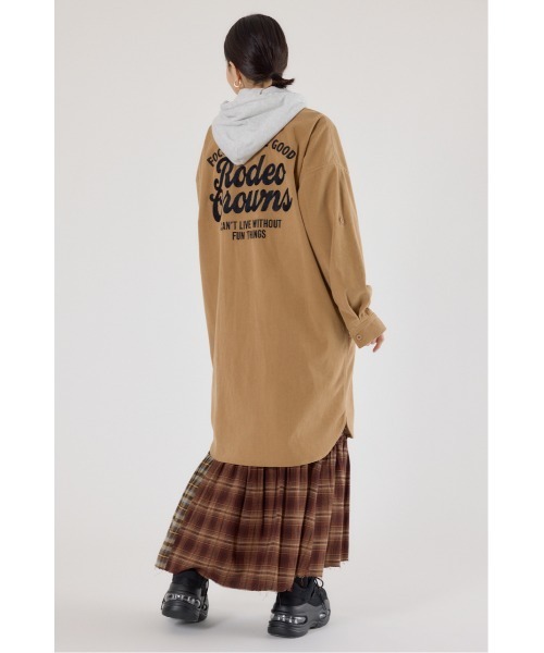 RODEO CROWNS WIDE BOWL（ロデオクラウンズワイドボウル）の「フード付きコーデュロイシャツワンピース（ワンピース・レディース・ブラック/パープル/ベージュ/グリーン・FREE）」の13枚目の写真