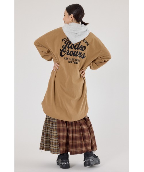 RODEO CROWNS WIDE BOWL（ロデオクラウンズワイドボウル）の「フード付きコーデュロイシャツワンピース（ワンピース・レディース・ブラック/パープル/ベージュ/グリーン・FREE）」の14枚目の写真