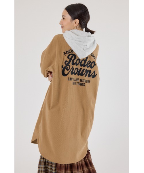 RODEO CROWNS WIDE BOWL（ロデオクラウンズワイドボウル）の「フード付きコーデュロイシャツワンピース（ワンピース・レディース・ブラック/パープル/ベージュ/グリーン・FREE）」の16枚目の写真