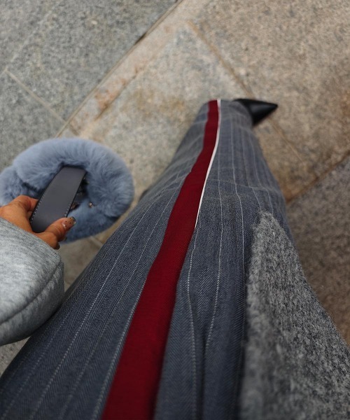 esutoreja(エストレジャ)の「サイドラインストライプワイドパンツ(スラックス・レディース・チャコール/グレー・FREE)」の7枚目の写真