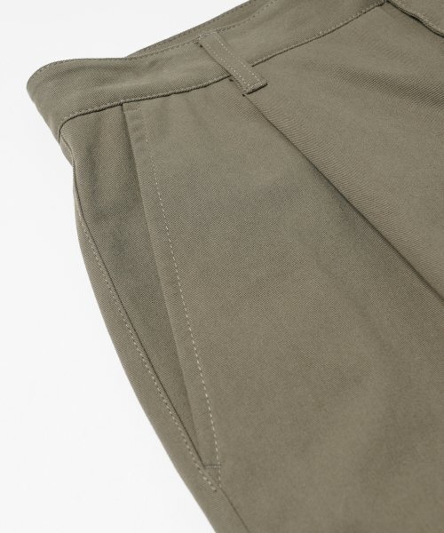 FRIZMWORKS（フリズムワークス）の「OG HAWORTH ONE TUCK PANTS _ OLIVE（その他パンツ・メンズ・その他・LARGE/X-LARGE/SMALL/MEDIUM）」の6枚目の写真
