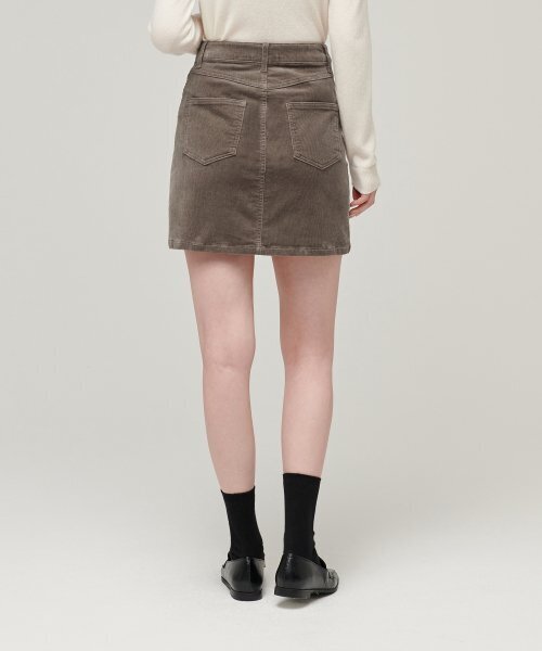 MUSINSA STANDARD WOMAN(ムシンサスタンダードウーマン)の「レディースコーデュロイミニスカート【カーキブラウン】(スカート・レディース・その他・SMALL/MEDIUM/LARGE/X-SMALL)」の4枚目の写真
