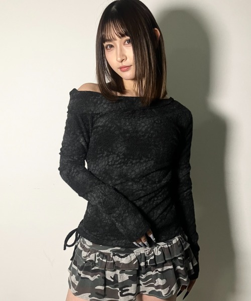.KOM(ドットコム)の「A'GEM/9 × .kom 『.kom/ドットケーオーエム』 アシンメトリーネックシャギーニットトップス(Tシャツ/カットソー・レディース・ホワイト/ブラック/グレー・FREE)」の14枚目の写真