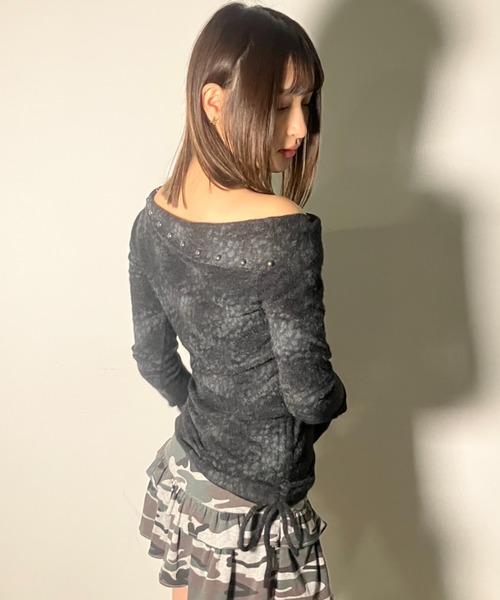 .KOM(ドットコム)の「A'GEM/9 × .kom 『.kom/ドットケーオーエム』 アシンメトリーネックシャギーニットトップス(Tシャツ/カットソー・レディース・ホワイト/ブラック/グレー・FREE)」の15枚目の写真