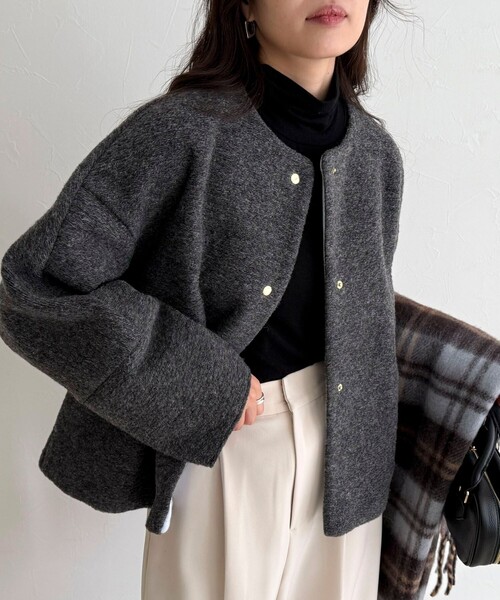 fredy emue（フレディエミュ）の「イタリアンエアリーノーカラーブルゾン（ブルゾン・レディース・ブラウン/チャコールグレー/ライトグレー・38）」の2枚目の写真