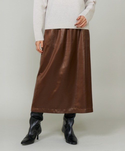 LE SOUK(ルスーク)の「レザーライクギャザーストレートスカート(スカート・レディース・ブラック/ブラウン・9号/7号)」の4枚目の写真