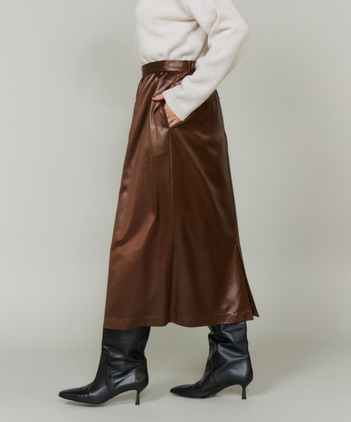 LE SOUK(ルスーク)の「レザーライクギャザーストレートスカート(スカート・レディース・ブラック/ブラウン・9号/7号)」の5枚目の写真