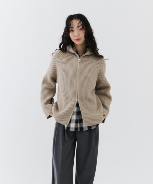 NUJOH(ヌゾ)の「Rib Hood Knit Cardigan / リブフードニットカーディガン(Tシャツ/カットソー・レディース・ベージュ/チャコールグレー/ライトブルー・FREE)」の22枚目の写真