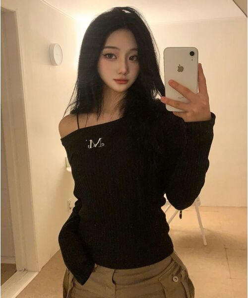 MUCENT(ムセント)の「フォシバックディテールツーウェイロングスリーブゴルジTシャツ(2カラー)(Tシャツ/カットソー・レディース・ホワイト/ブラック・FREE)」の22枚目の写真