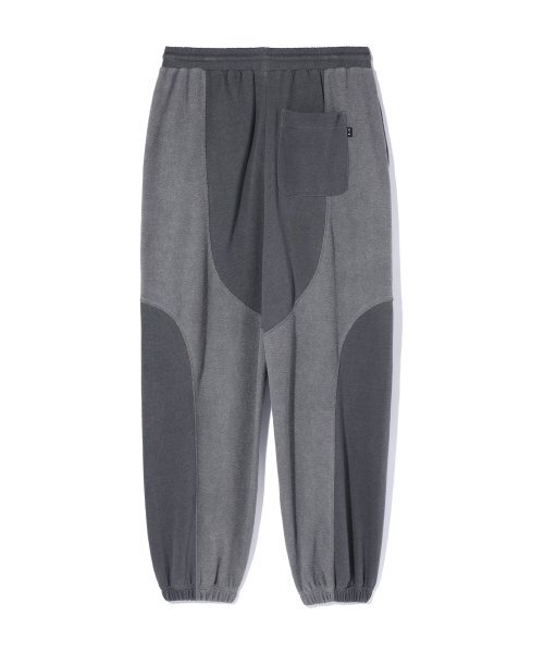 CRITIC（クリティック）の「INCISION PIGMENT JOGGER SWEATPANTS CHARCOAL（スウェットパンツ・レディース・その他・LARGE/MEDIUM/SMALL/X-LARGE）」の2枚目の写真