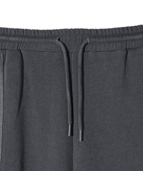 CRITIC（クリティック）の「INCISION PIGMENT JOGGER SWEATPANTS CHARCOAL（スウェットパンツ・レディース・その他・LARGE/MEDIUM/SMALL/X-LARGE）」の3枚目の写真