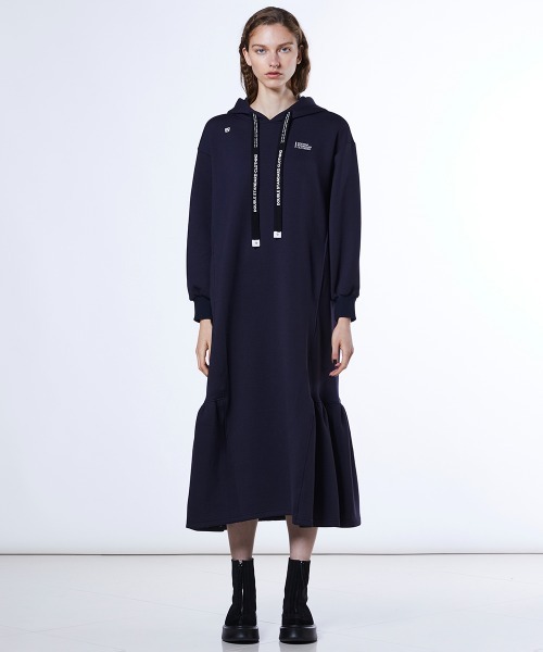 DOUBLE STANDARD CLOTHING（ダブルスタンダードクロージング）の「ダンボール フリルマキシワンピース（ワンピース・レディース・ベージュ/ネイビー・36/38）」の2枚目の写真