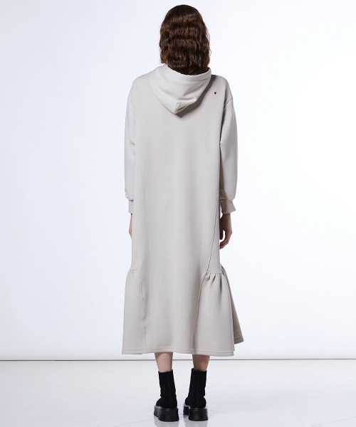 DOUBLE STANDARD CLOTHING（ダブルスタンダードクロージング）の「ダンボール フリルマキシワンピース（ワンピース・レディース・ベージュ/ネイビー・36/38）」の6枚目の写真