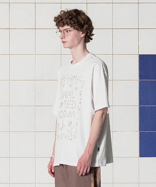 UNALLOYED(アナロイド)の「ボタンロゴTシャツ / ホワイト(Tシャツ/カットソー・メンズ・その他・SMALL/MEDIUM/LARGE)」の2枚目の写真