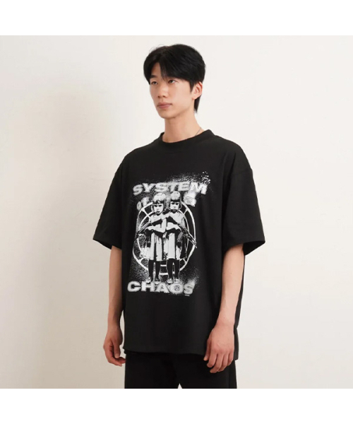 EULER（ユーラ）の「オーバーサイズソフトモックネックTシャツ_ツインズ（ブラック）（Tシャツ/カットソー・メンズ・その他・MEDIUM/LARGE）」の2枚目の写真