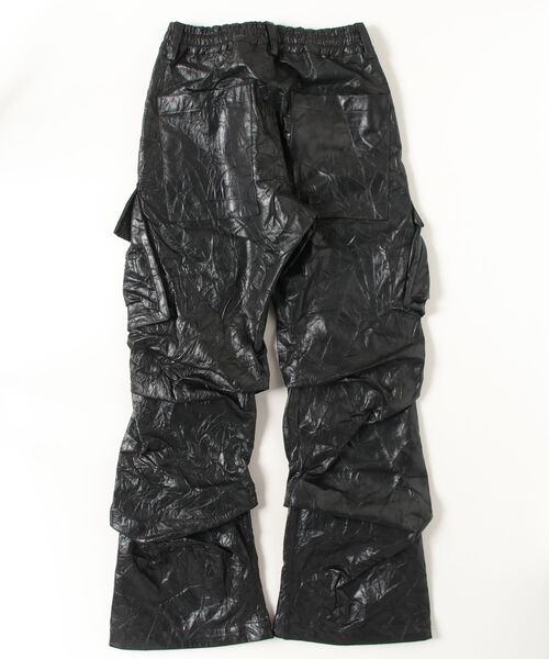 ROYAL FLASH(ロイヤルフラッシュ)の「A.F ARTEFACT/エーエフ・アーティファクト/BOOTS CUT TUCK CARGO PANTS / WASHER SYNTHETIC LEATHER / ag-12006-3(その他パンツ・メンズ・ブラック・1/2)」の2枚目の写真