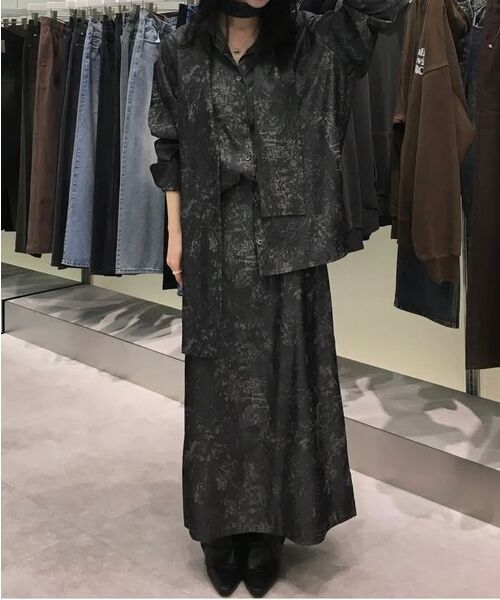 MOIREMOA(モアレモア)の「Crack silky long skirt -charcoal(スカート・レディース・その他・SMALL/MEDIUM)」の6枚目の写真
