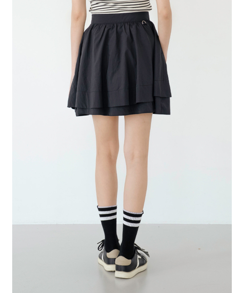 NITINA(ニティナ)の「シャイニーダブルフレアスカートBK(スカート・レディース・ブラック・SMALL/MEDIUM)」の2枚目の写真