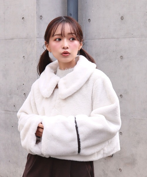 CECIL McBEE（セシルマクビー）の「スタンドカラーファーブルゾン（その他アウター・レディース・ライトベージュ/グレイッシュベージュ・MEDIUM/LARGE）」の4枚目の写真