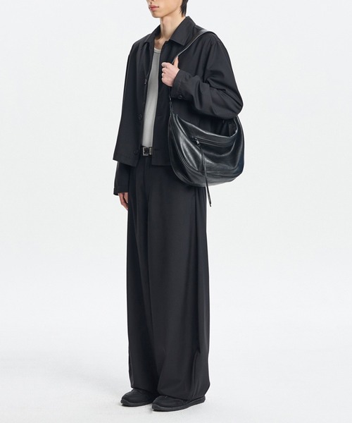 WESTBOY（ウエストボーイ）の「ユニセックス A4収納可 レザーライク カーブショルダーバッグ WO25W10BG07（ショルダーバッグ・メンズ・ブラック・FREE）」の8枚目の写真