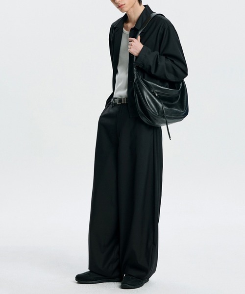 WESTBOY（ウエストボーイ）の「ユニセックス A4収納可 レザーライク カーブショルダーバッグ WO25W10BG07（ショルダーバッグ・メンズ・ブラック・FREE）」の13枚目の写真