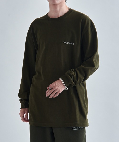 MAISON CLUB（メゾンクラブ）の「【MAISON CLUB】ワンポイント刺繍ロングスリーブTee LESS IS MORE（Tシャツ/カットソー・メンズ・ブラック/カーキ/ホワイト/ネイビー・XX-LARGE/M/XL/L）」の3枚目の写真