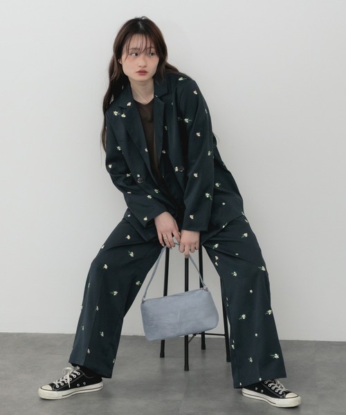 HEILIS(ヘイリス)の「オーバーサイズ花柄刺繍ジャケット(テーラードジャケット・レディース・ネイビー・FREE)」の13枚目の写真