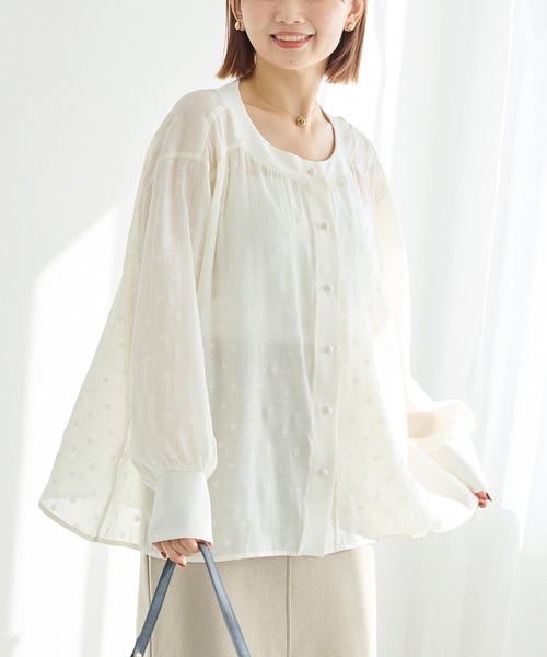LAVEANGE(ラビアンジェ)の「シアーフロッキードットブラウス(シャツ/ブラウス・レディース・オフホワイト/ブラック・4L/3L/LL/M/5L)」の2枚目の写真
