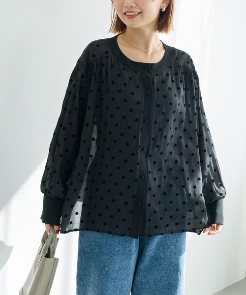 LAVEANGE(ラビアンジェ)の「シアーフロッキードットブラウス(シャツ/ブラウス・レディース・オフホワイト/ブラック・4L/3L/LL/M/5L)」の4枚目の写真