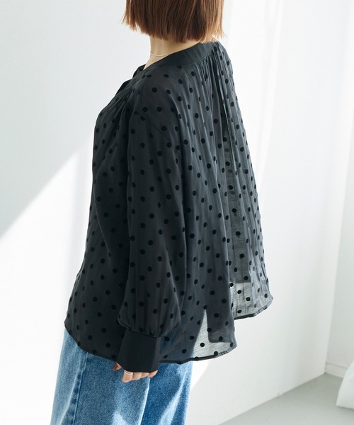 LAVEANGE(ラビアンジェ)の「シアーフロッキードットブラウス(シャツ/ブラウス・レディース・オフホワイト/ブラック・4L/3L/LL/M/5L)」の5枚目の写真