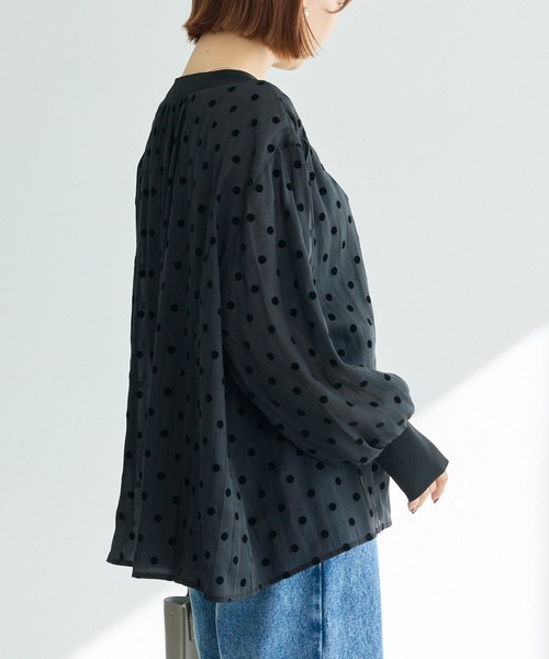LAVEANGE(ラビアンジェ)の「シアーフロッキードットブラウス(シャツ/ブラウス・レディース・オフホワイト/ブラック・4L/3L/LL/M/5L)」の6枚目の写真