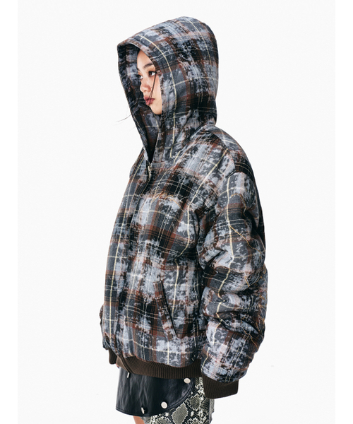YEEL(ワイイーイーエル)の「CUBIC TARTAN CHECK HOODIE JUMPER BROWN(ダウンジャケット/コート・レディース・その他・S/M)」の2枚目の写真
