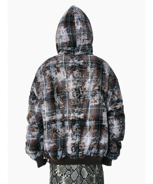 YEEL(ワイイーイーエル)の「CUBIC TARTAN CHECK HOODIE JUMPER BROWN(ダウンジャケット/コート・レディース・その他・S/M)」の3枚目の写真